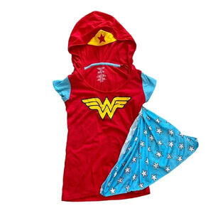 Wonder Woman Red Cape Tee S